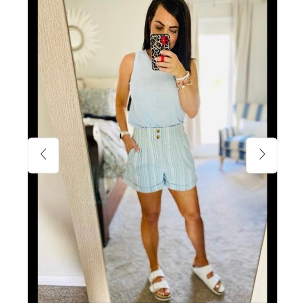 American Eagle AE Striped Mom Shorts Size 6 Light Blue White Ultra High Rise - Picture 6 of 16